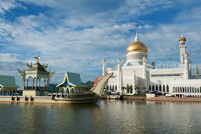 文莱的Omar Ali Saifuddien清真寺